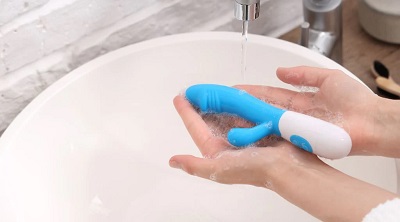 Artículo sobre cómo limpiar un dildo de silicona